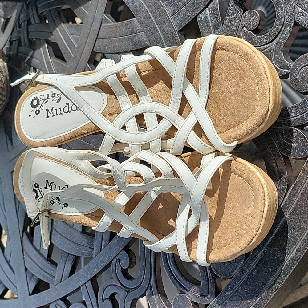 Mudd white leather like 3" high heel shoes size 6.5 with buckle Wrap - Picture 1 of 12